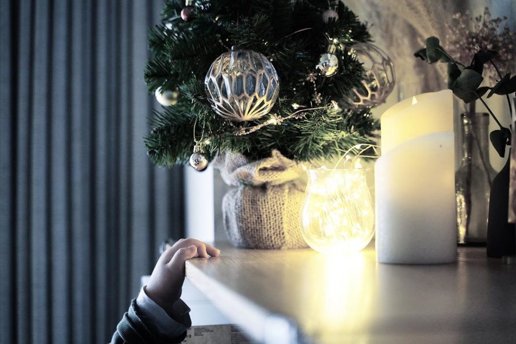 クリスマス2019 - 小さな子供がいても飾れる卓上ミニツリーとアドベントカレンダー